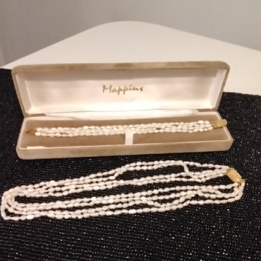 Vintage Ladies Freshwater Pearl Necklace and Bracelet Set